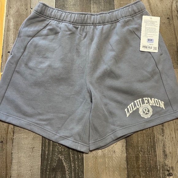 LululemonI’m Pants - NWT Lululemon scuba oversize short, 7 inch size large
